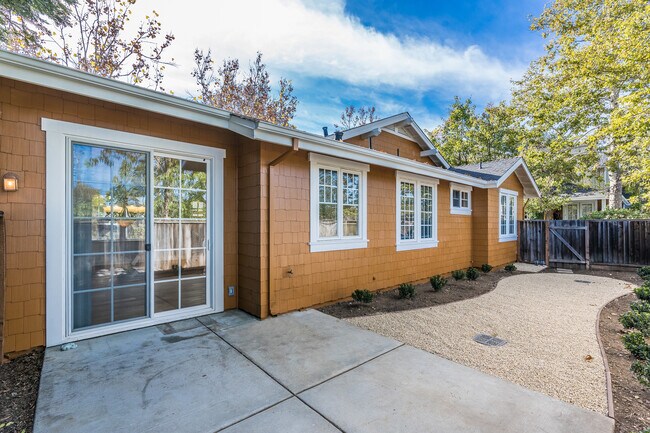 Building Photo - 100 Naramore Ln