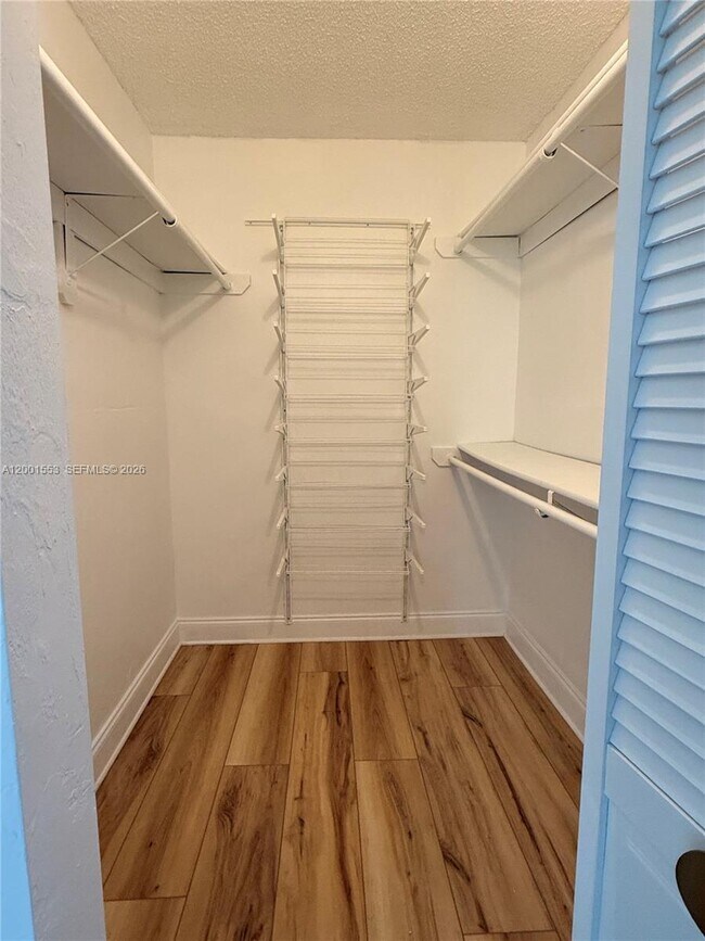 Foto del edificio - 10834 N Kendall Dr
