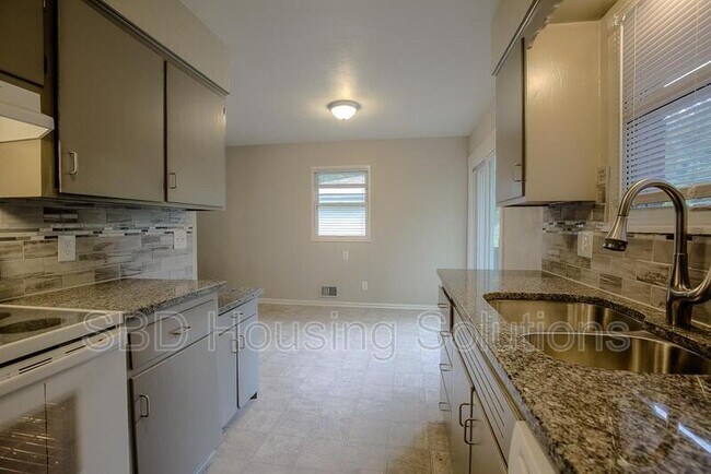 Building Photo - 1236 Broadway St