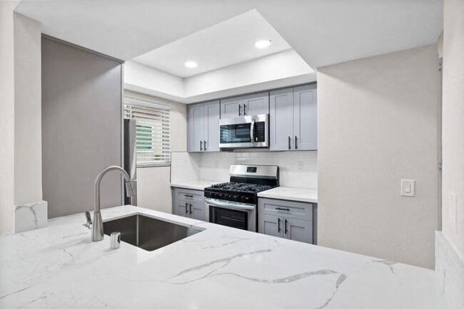Interior Photo - 2512 England St