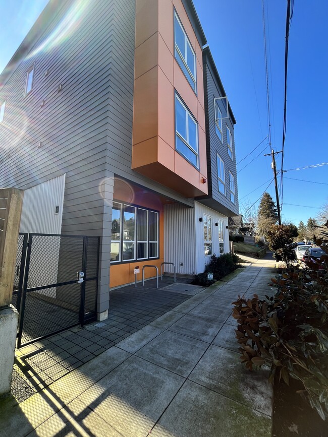 Building Photo - Sumner Apartments