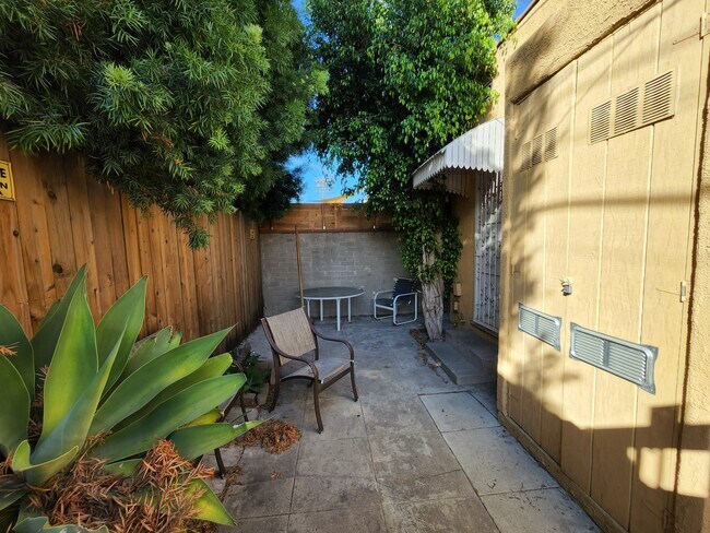 Building Photo - 5817 Venice Blvd