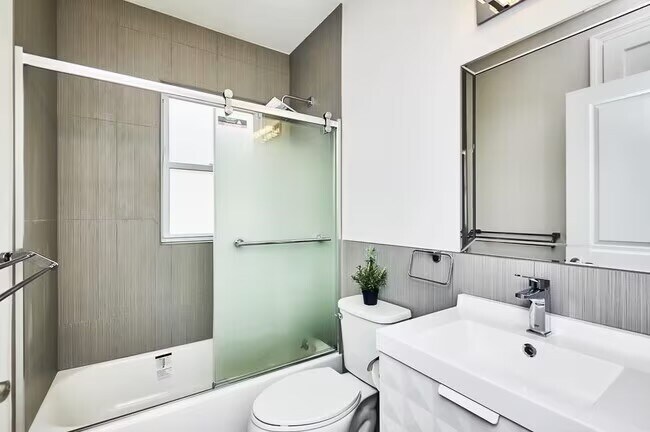 Foto del edificio - 576 Lagrange St