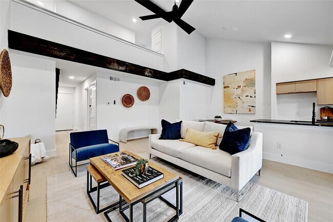Foto del edificio - 6807 Woodhue Dr