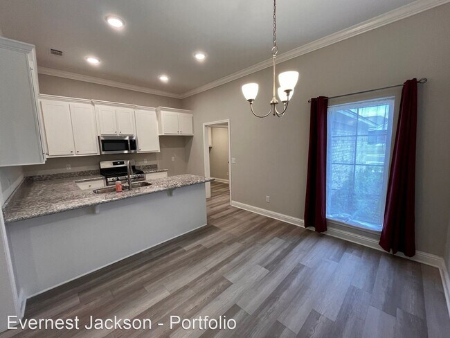 Building Photo - 3 br, 2 bath House - 569 Silver Hill Dr
