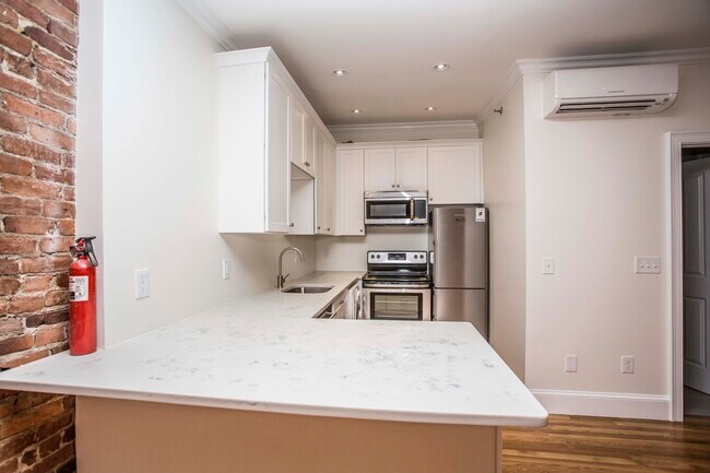 Building Photo - 146 Marlborough St