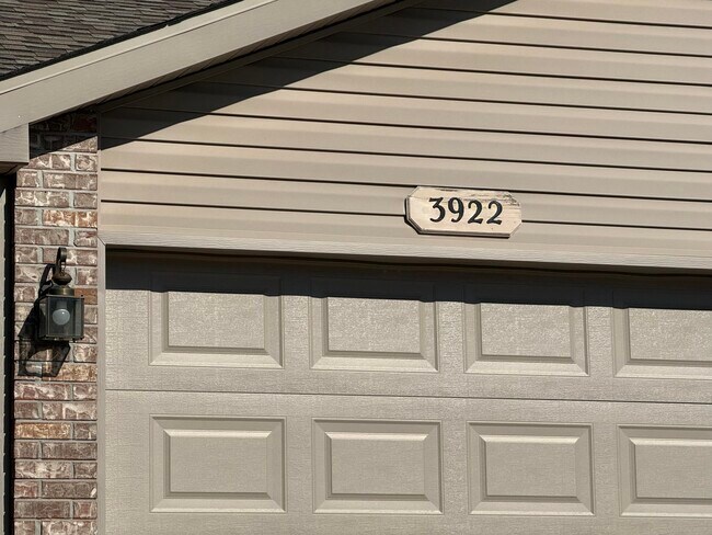 Building Photo - 3922 Snowy Owl Dr