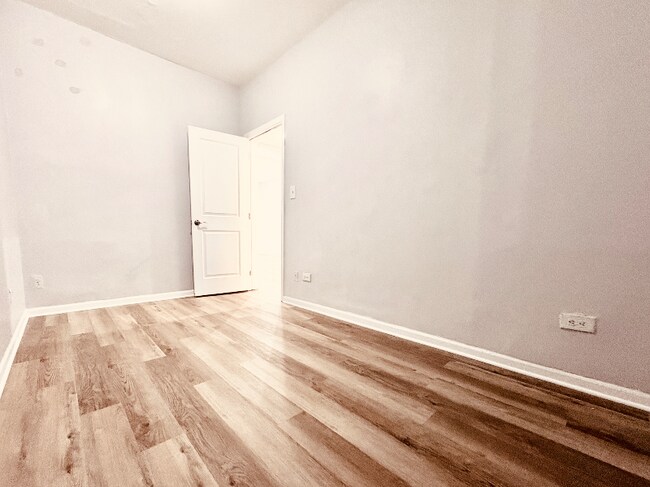 Foto del edificio - 2657 W North Ave