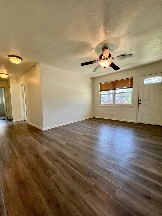 Photo - 703 Terry Dr House