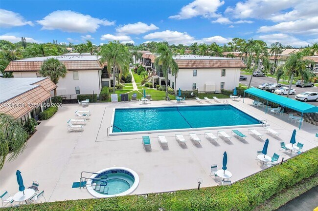 Foto del edificio - 7161 Golf Colony Ct