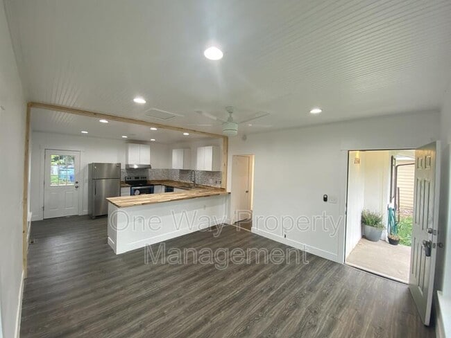 Foto del edificio - 1330 E 7th St