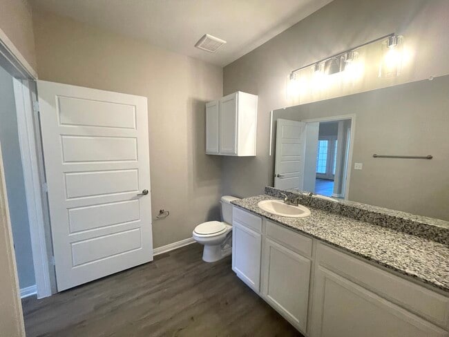 Building Photo - 300 Willow Grv Wy