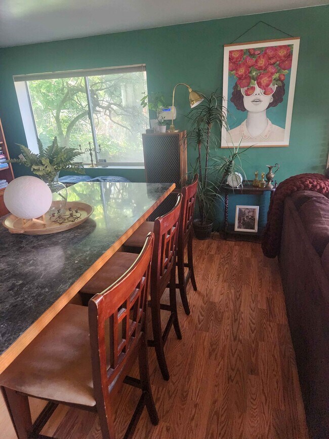 Foto del edificio - 7153 18th Ave SW