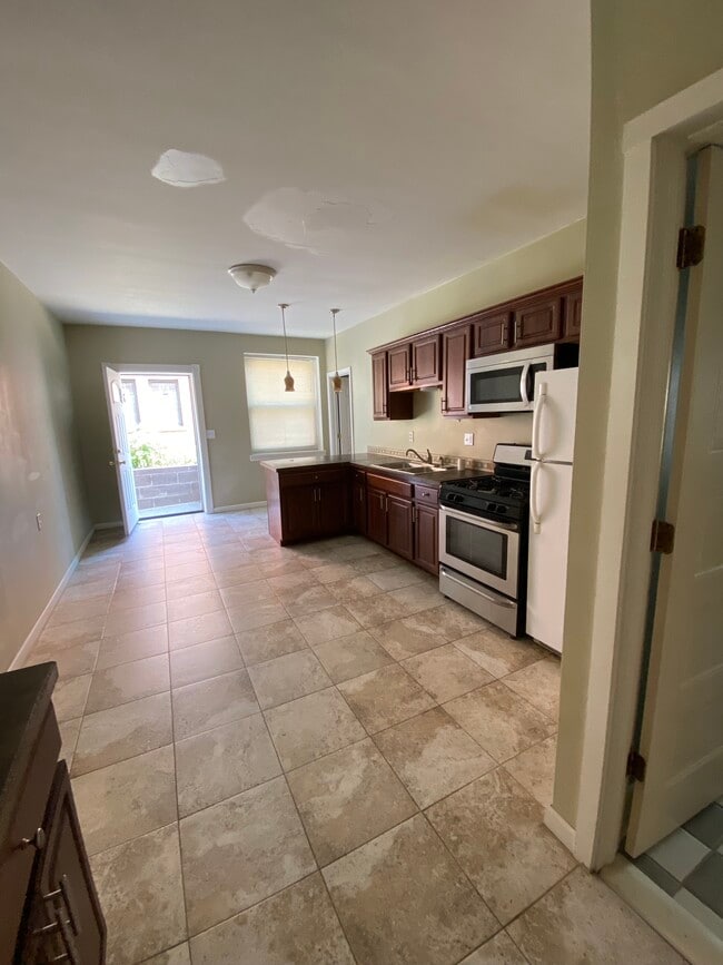 Building Photo - 12010 Paul Ave