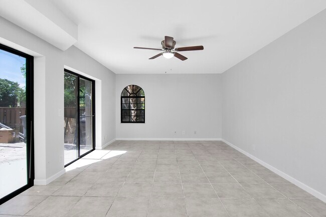 Foto del edificio - 8050 Severn Dr