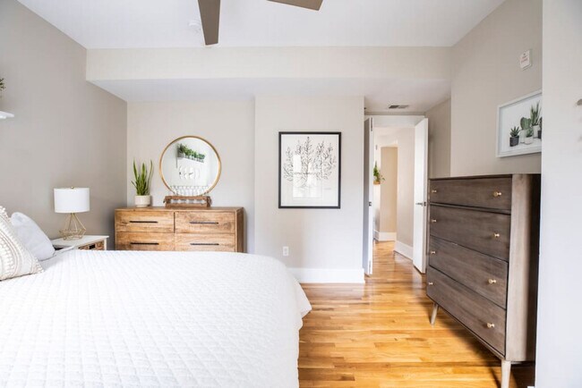 Building Photo - 1407 Vine St