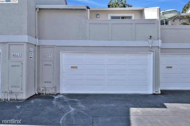 Building Photo - 3 br, 1.5 bath Townhome - 4059 Lorenzo ter