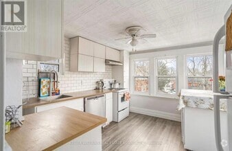 Building Photo - 212-212 Sheridan St
