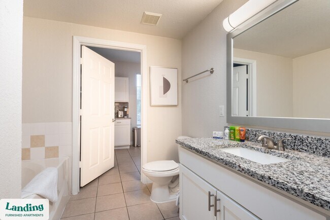 Foto del edificio - 2801 Biltmore Park Dr