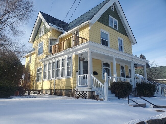 Building Photo - 205-205 N Spring St