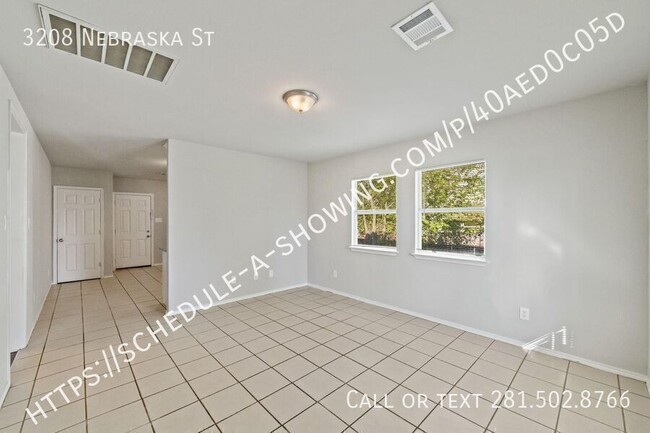 Building Photo - 3208 Nebraska St