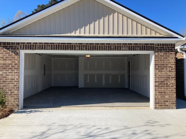 Building Photo - 407 Kensington Ln