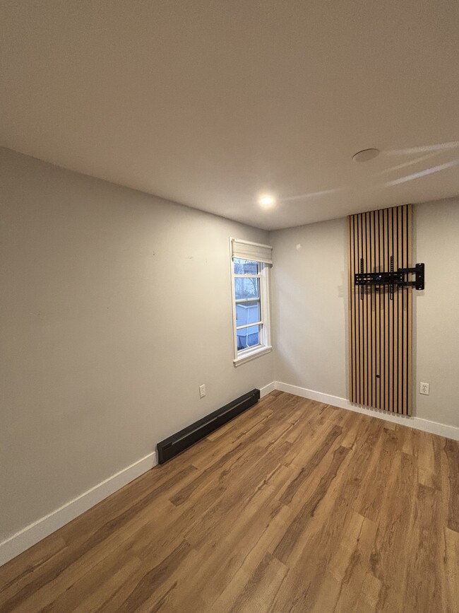 Building Photo - ONE BEDROOM APARTMENT IN THE HEART OF DOWN...