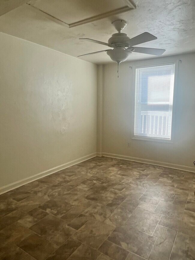 Foto del edificio - 1219 N Duval St