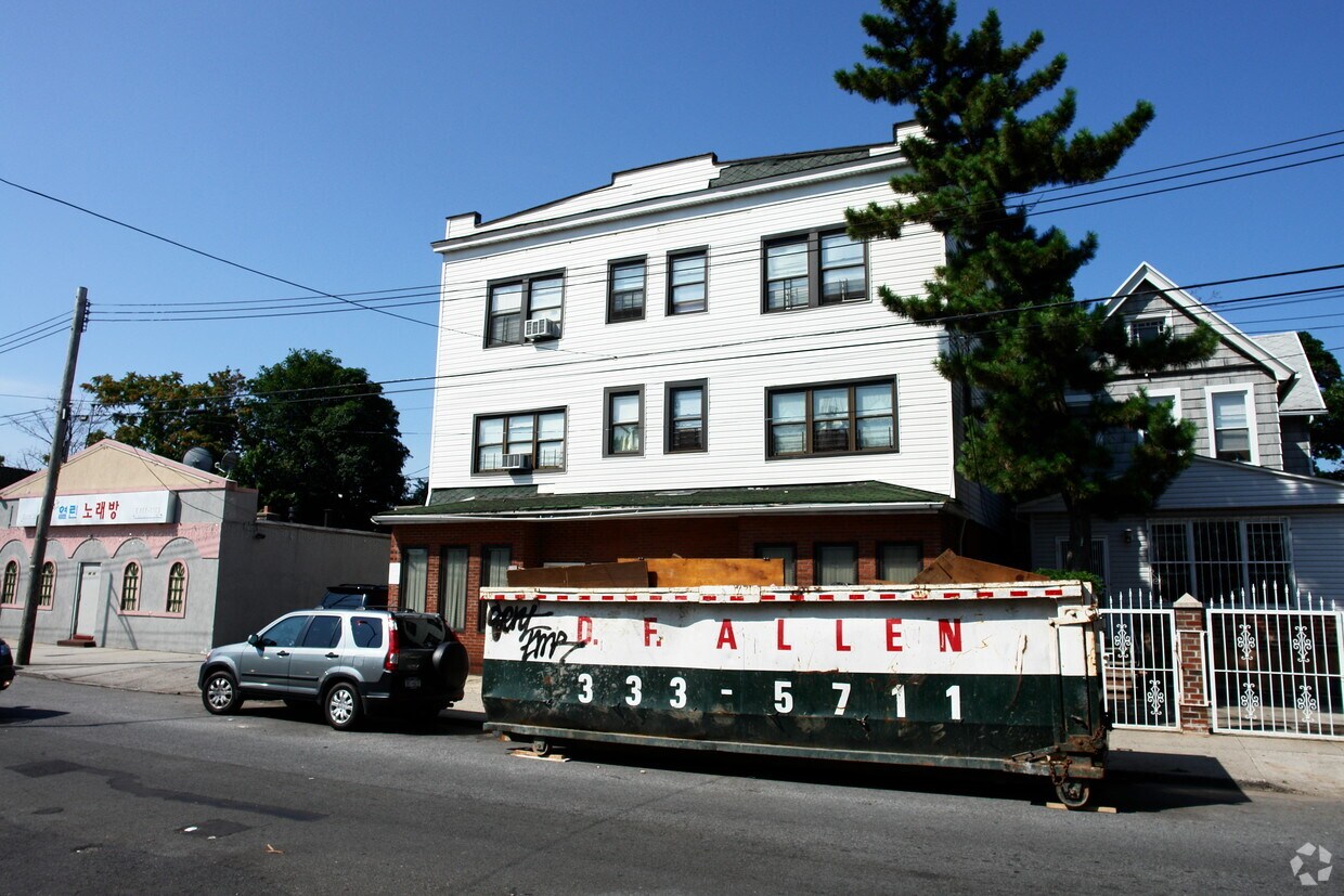 Building Photo - 4014-4016 149th Pl