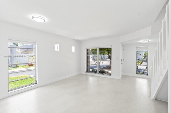 Building Photo - 3597 SW 17th St