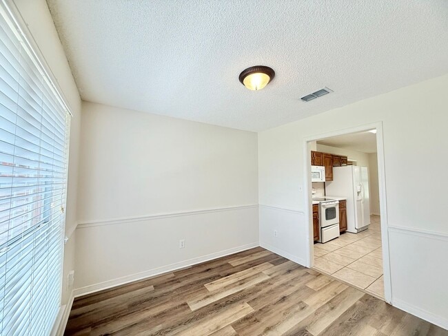 Building Photo - Spacious 4-Bedroom Home - Woodbine Springs