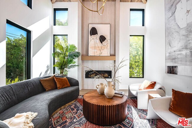 Foto del edificio - 5185 Woodley Ave