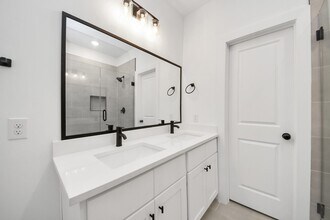 Building Photo - 2708 Bostic St