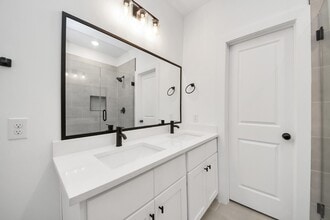 Building Photo - 2708 Bostic St