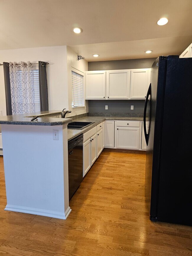 Foto del edificio - 334 Arbor Ln