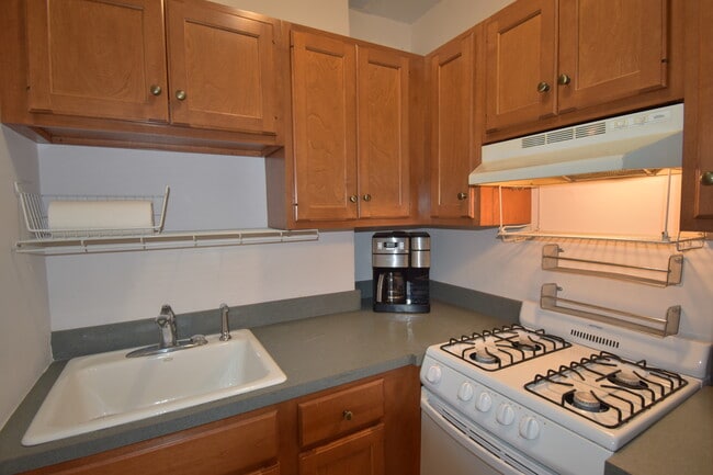 Kitchen - 5 Roosevelt Pl