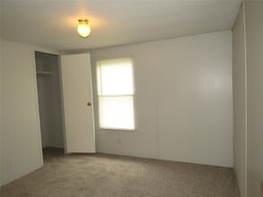 Building Photo - 735 5th St