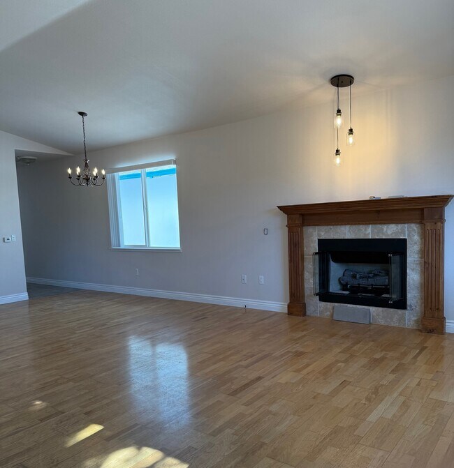 Building Photo - 4273 Santa Rita Rd