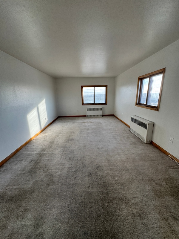 Building Photo - 302 W 7th St