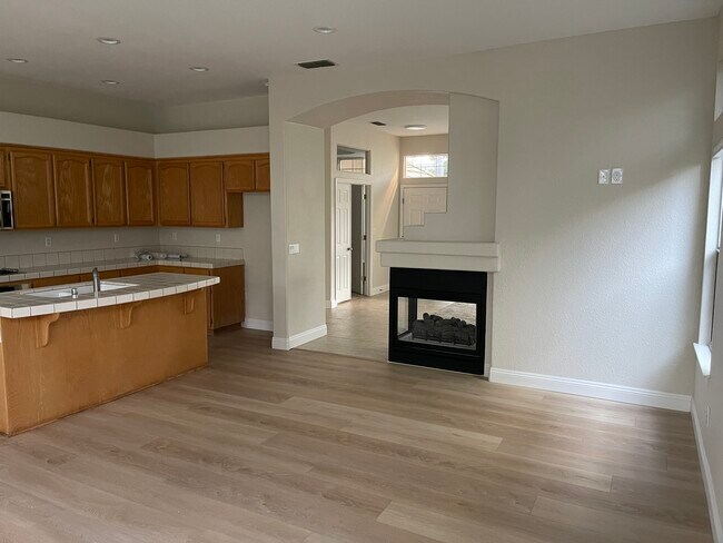 Building Photo - 5637 Darby Rd