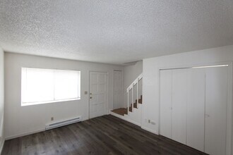 Building Photo - 2110 N East St