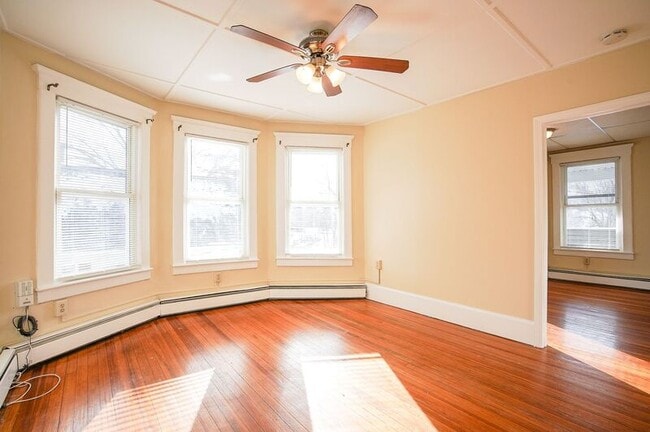 Building Photo - 15 Casimir St