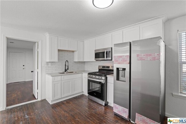 Building Photo - 808 S Terrace St