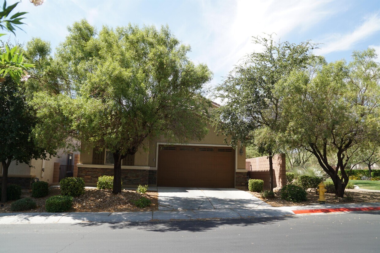 Building Photo - 10137 Lady Apple Dr