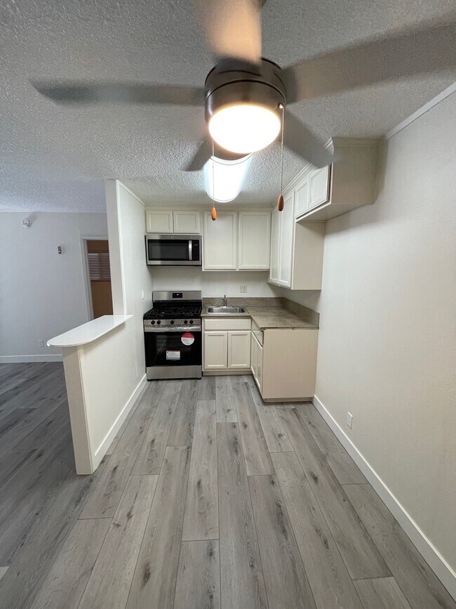 Kitchen - 8744 Etiwanda Ave