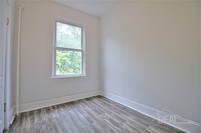Building Photo - 429 RUTLAND ROAD #2BR