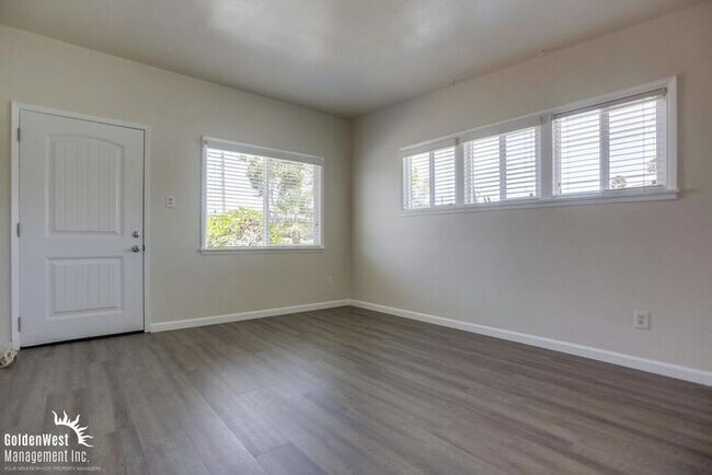 Foto del edificio - Beautiful 1Bdm 1Ba Cottage-Style Apartment...