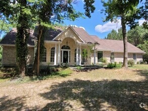 Building Photo - 2626 Blue Lake Dr
