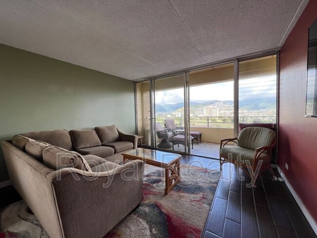 Photo - 2533 Ala Wai Blvd House