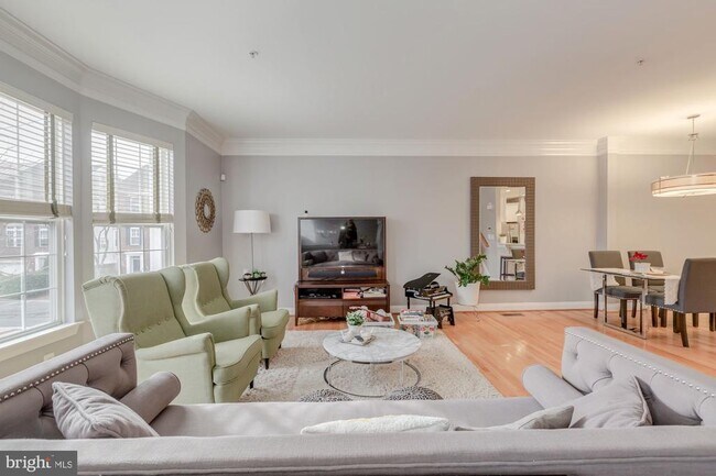 Foto del edificio - 5112 Knapp Pl